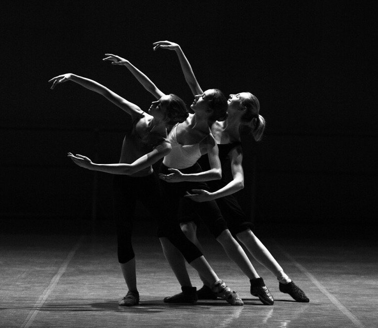 Folk Dance And Contemporary Choreography 7 b1996b3acd9cfcfca36e1113765206981738938130 cropped optimized